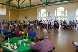 Dancers performing with maypole at 2021 Reno Basque Festival 2