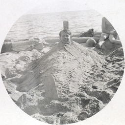 Beach field trip, ca. 1911