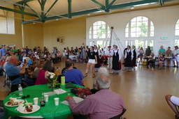 Dancers performing with maypole at 2021 Reno Basque Festival 1