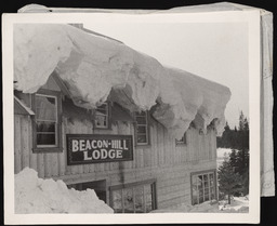 Beacon-Hill Lodge covered with a cornice of snow, copy 2