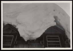 Roof of Beacon-Hill Lodge with a cornice of snow, copy 2
