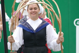 Oinkari female dancers with hoops, 2