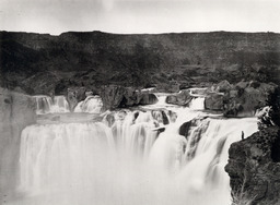 Shoshone Falls, full lateral view on upper Terrace