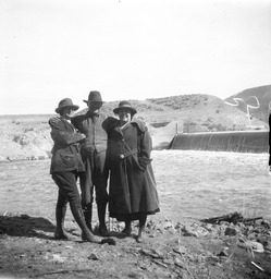 Man with women at Numana Dam