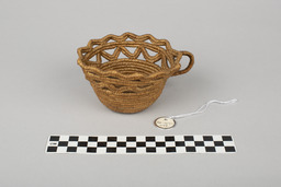 Cup with handle and fancy rim