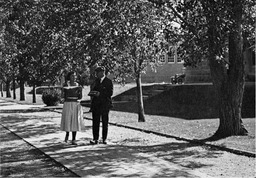 Students on campus, Quad, 1920