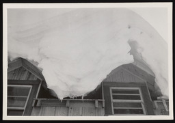 Roof of Beacon-Hill Lodge with a cornice of snow, copy 1