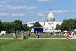 Kepa Junkera eta Sorginak concert stage with Capitol Building