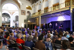 Musical performance by NOKA with spectators