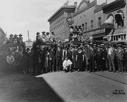Crowd posing in front of Nevada-California buses, Reno, Nevada, circa 1925