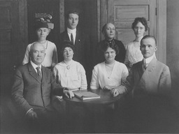 University President Joseph E. Stubbs and summer school faculty, 1913