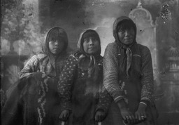 Paiute women