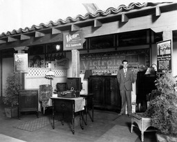 Victor Talking Machine Company display by H.E. Saviers & Son, Transcontinental Highways Exposition, Reno, Nevada, 1927