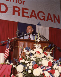 Photograph of Paul Laxalt giving a speech, Kansas City, Missouri, 1976