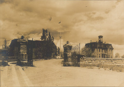 University Entrance Gates, 1903