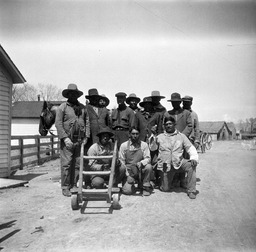Group of Paiute men