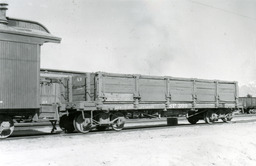 Southern Pacific narrow gauge freight cars at Owenyo (1950)