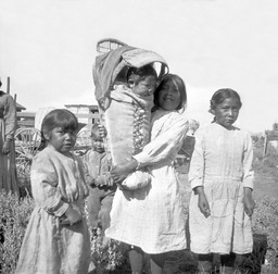 Paiute children