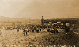 Crowd going to Jeffries and Johnson fight, Reno