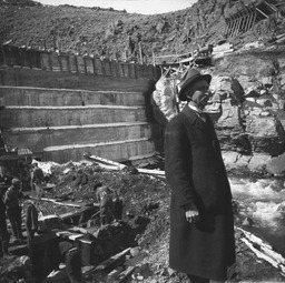Lorenzo Creel at dam construction site
