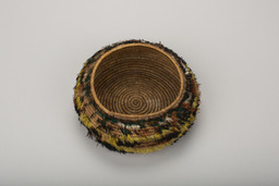 Small bowl with feathers