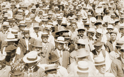 Crowd at Johnson-Jeffries fight, July 4, 1910