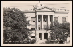 Photograph postcard of Williamson County Court House