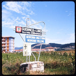 Guernica y Luno sign 