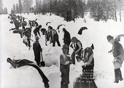280 men shoveling 6 feet of snow from right-of-way (ca. 1914)